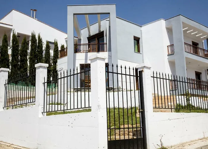 Modern Near The Sea * Metamorfosi (Sithonia)